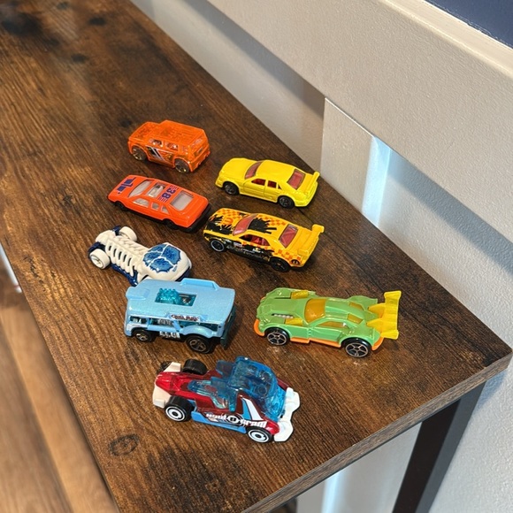 Hotwheels and random cars  Bundle bright colors - Picture 2 of 4